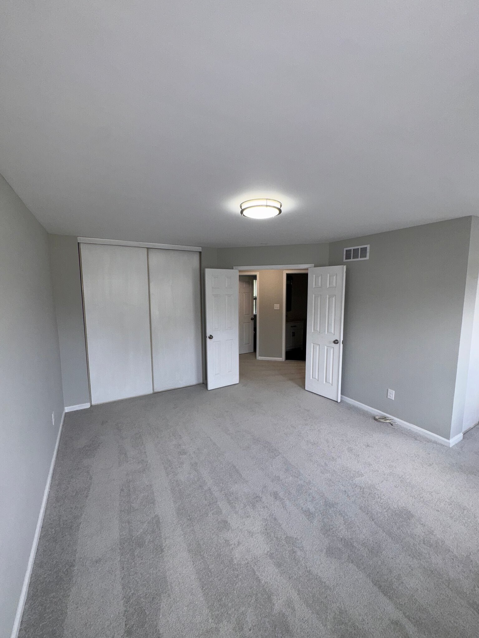 Building Photo - 73 Village Dr