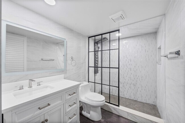 Building Photo - 10120 Boca Entrada Blvd