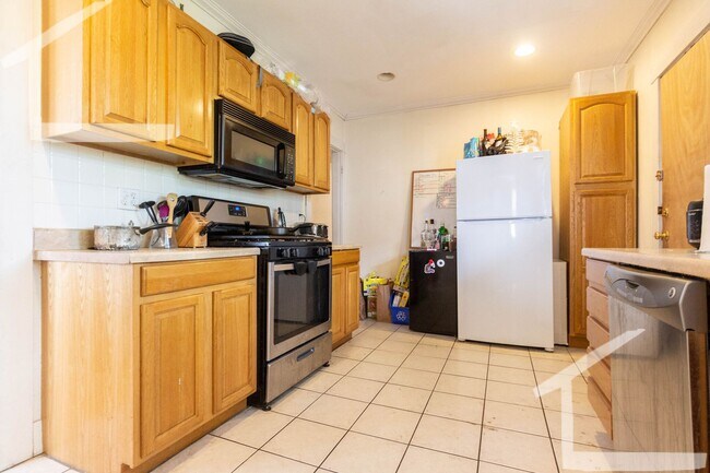 Building Photo - No Brokers Fee, Top Floor Unit, Porch, Laundry, Steps from the T Stop