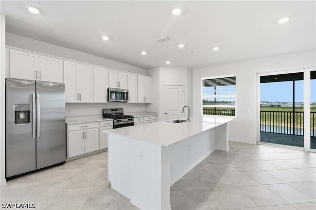 Building Photo - 15918 Grn Acrs Ave