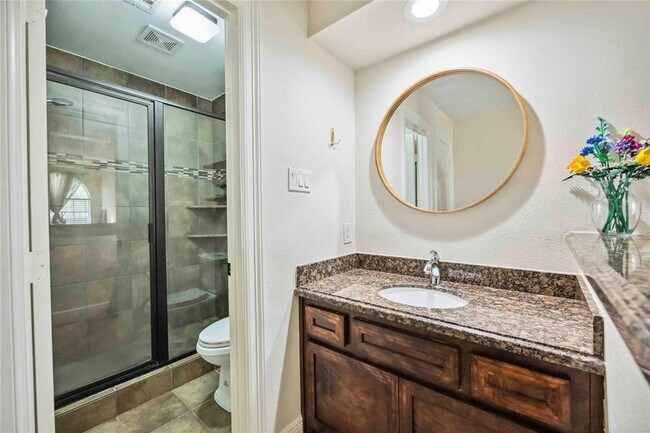Building Photo - 3611 Drawbridge Dr