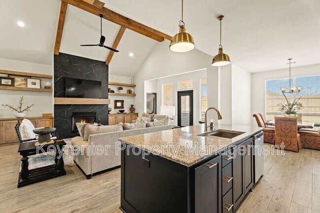 Building Photo - 2805 Crystal Creek Dr