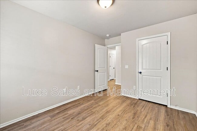 Building Photo - 404 Chalk Hill Ct