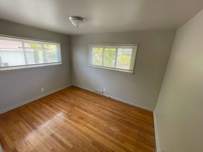 Building Photo - 9083 Grandville Ave