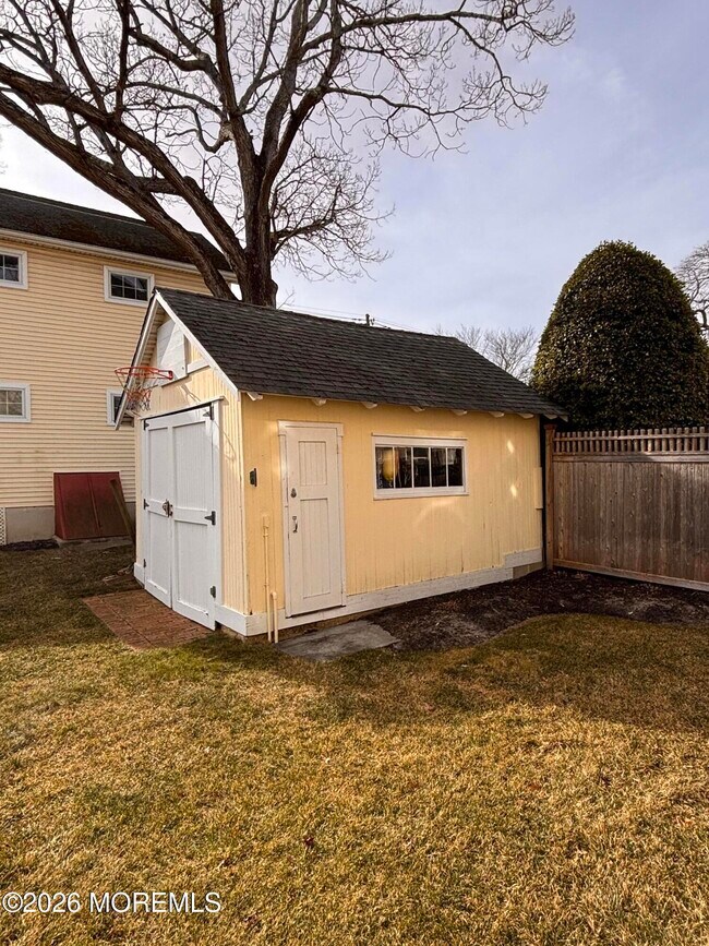 Building Photo - 333 Woodland Ave