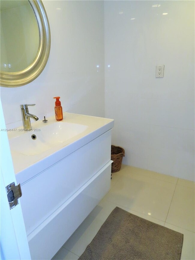 Building Photo - 5701 Collins Ave