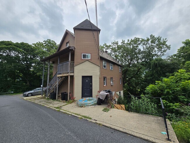 Primary Photo - 80 Hillside Ave