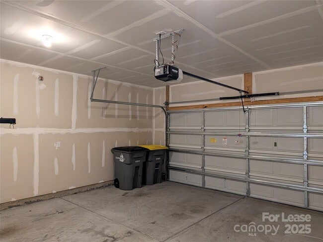 Building Photo - 10731 Claystone Dr