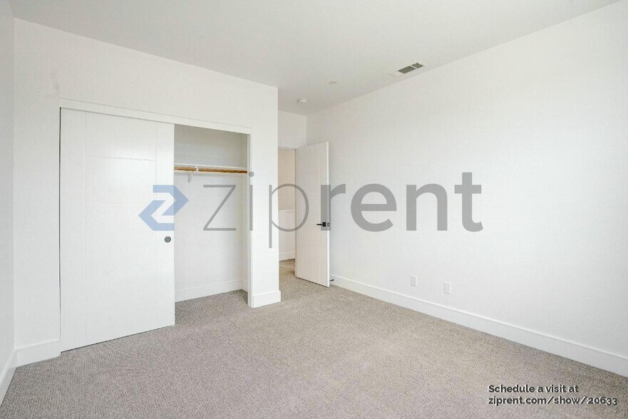 Building Photo - 2203 Versaro Dr