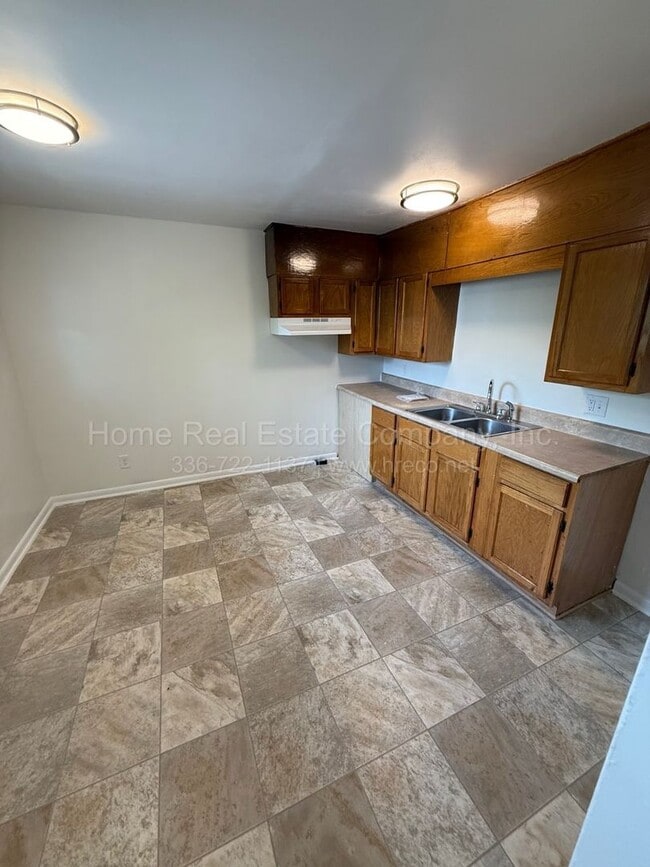 Building Photo - 632 Mulberry St SW