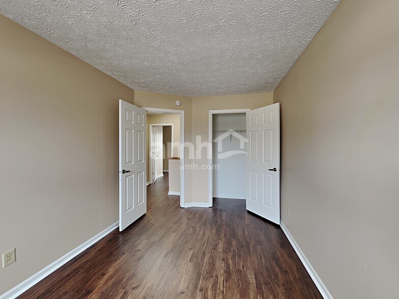 Building Photo - 8039 Southern Springs Blvd