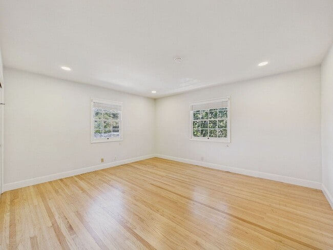 Building Photo - Beautiful serene and private Belmont home