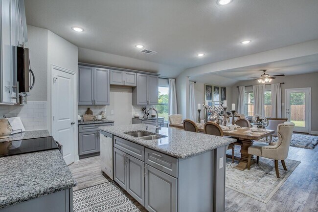 Building Photo - 2103 Silsbee Ct