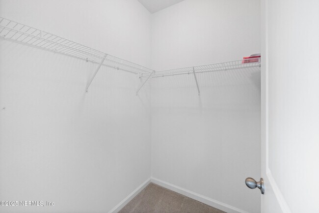 Building Photo - 180 Brandon Lks Dr