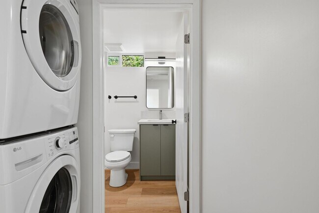 Building Photo - 2735 Broadway-3