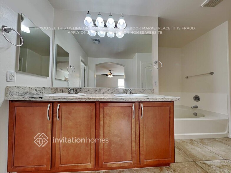 Building Photo - 1409 S Ponderosa Dr