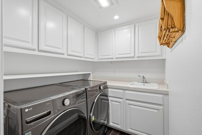 Building Photo - 399 Verona Ave