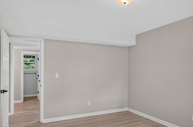Building Photo - 9512 Heathwood Dr