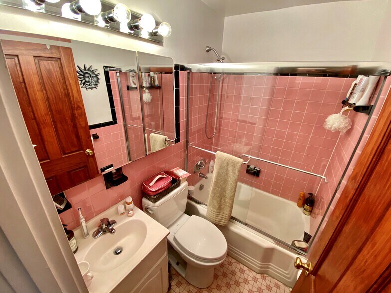 Building Photo - 457 Beacon St