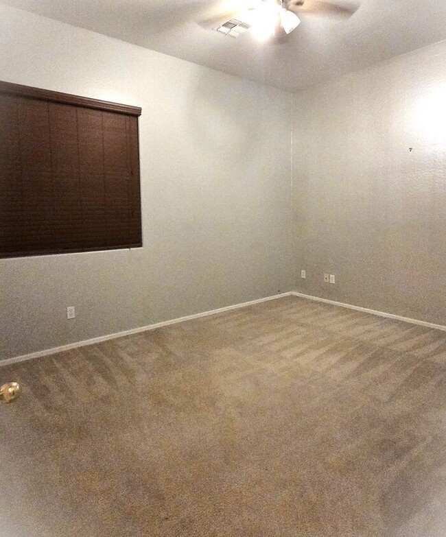 Building Photo - Beautiful 4-bedroom 2.5 bath home