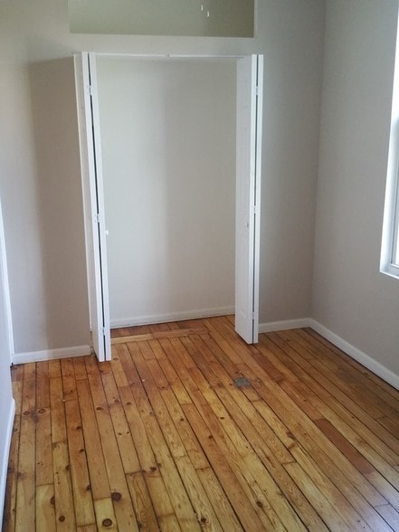 Bedroom master - 1740 N Spaulding Ave