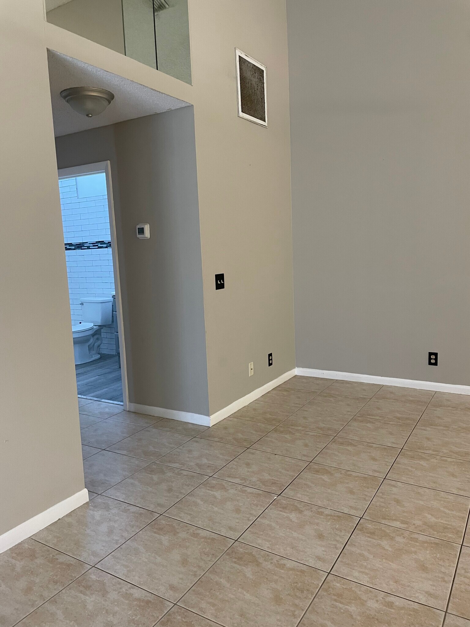 Building Photo - 4383 Woodstock Dr
