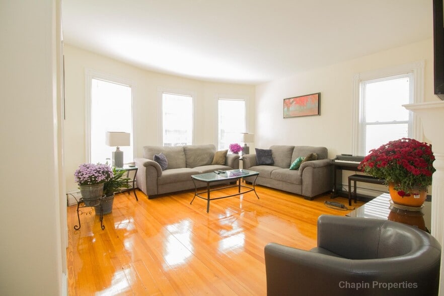 Building Photo - 66 Chestnut St