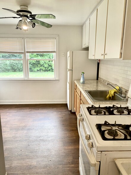 Kitchen - 32616 Montcalm St