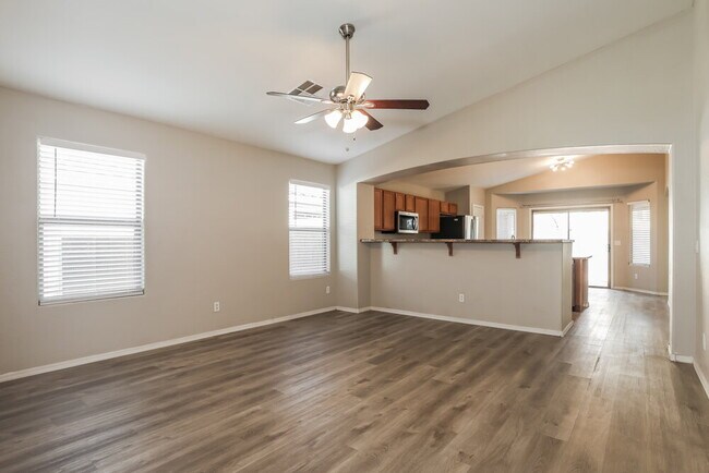 Building Photo - 32647 N Cherry Creek Rd