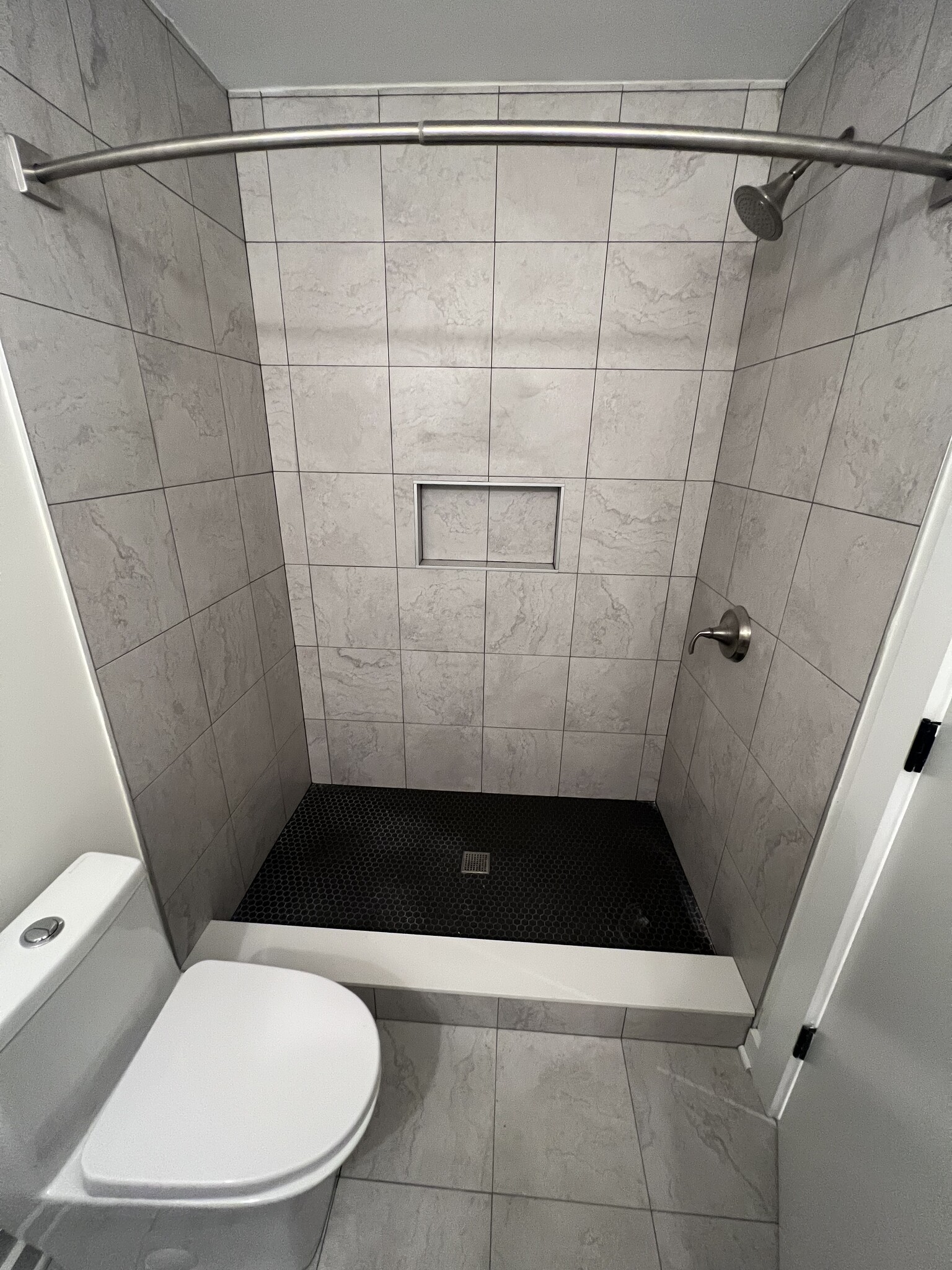 Full bathroom 1. - 534 Taylor St NW
