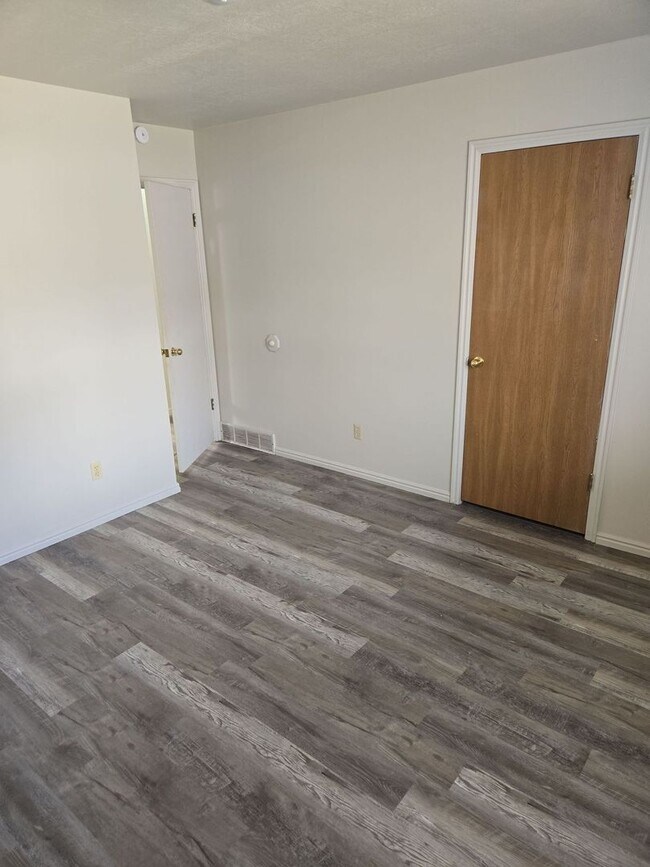 Building Photo - 769 W 640 S
