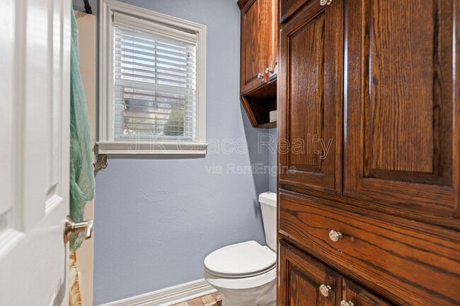 Building Photo - 1405 Gunnison Dr