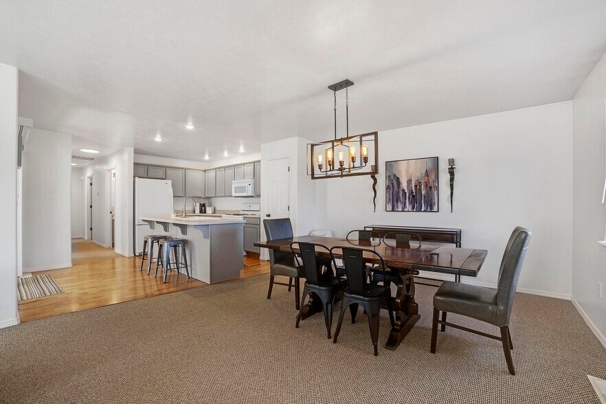 Building Photo - 209 Long Island Ave