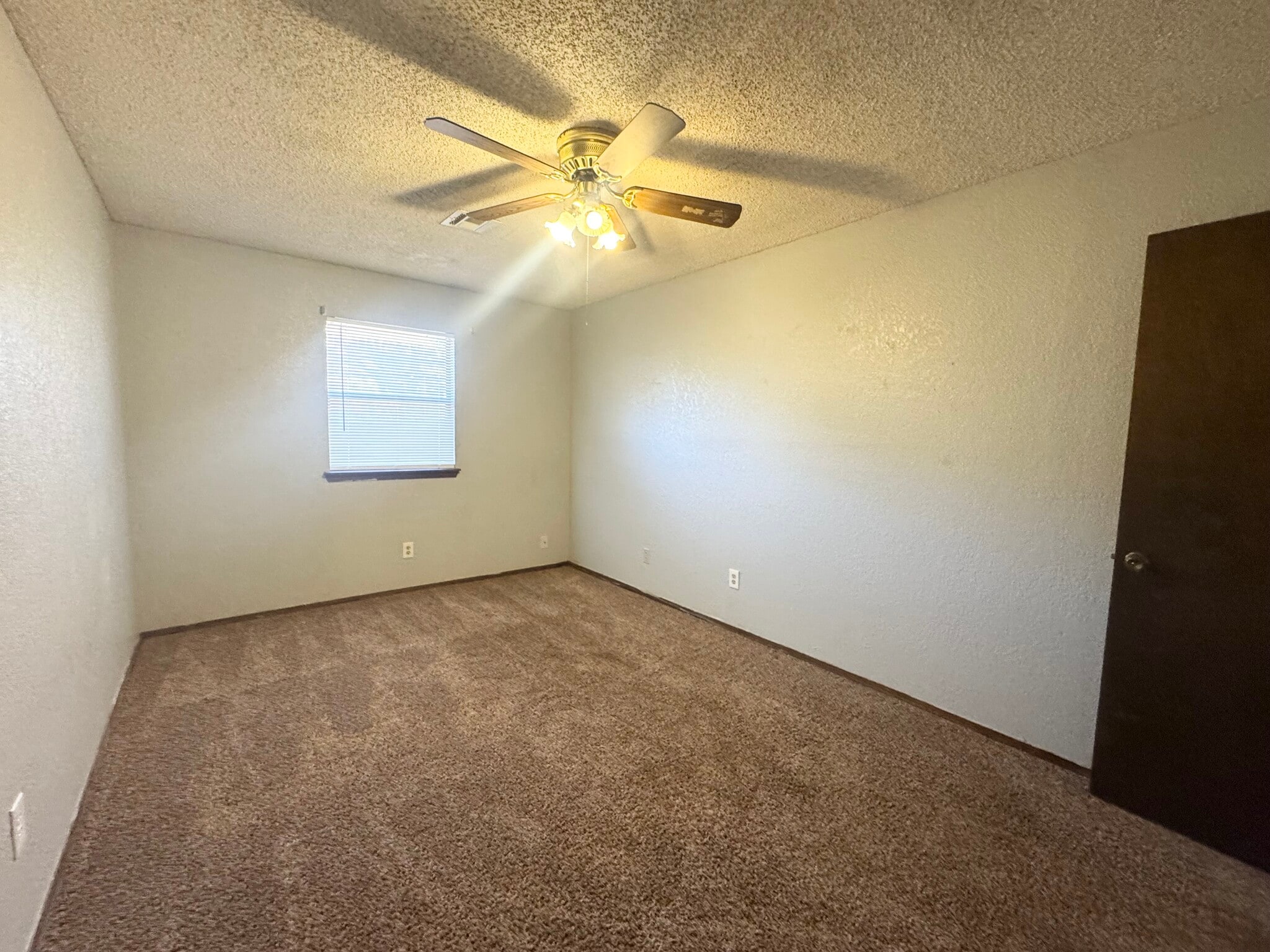 Building Photo - 9821 Larkspur Ln