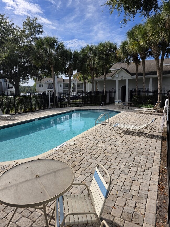 Building Photo - 2550 N Alafaya Trail