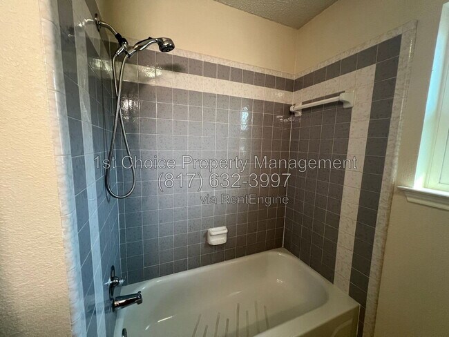 Building Photo - 7808 Mallard Ln