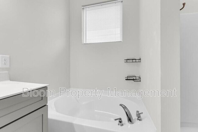 Building Photo - 227 Shortmarsh St