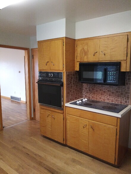 Building Photo - 800 N 10th St