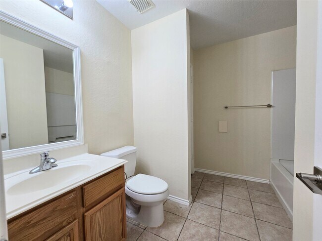 Building Photo - 29527 Evergreen Hills Dr