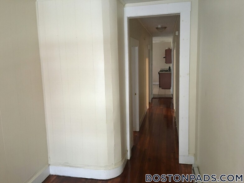 Building Photo - 27 Wolcott St