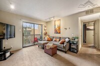 Building Photo - 1 MO. FREE RENT! UNFURNISHED Bright & Stylish Condo at The Reserve