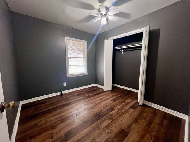 Building Photo - 3 Bedroom in Slaton