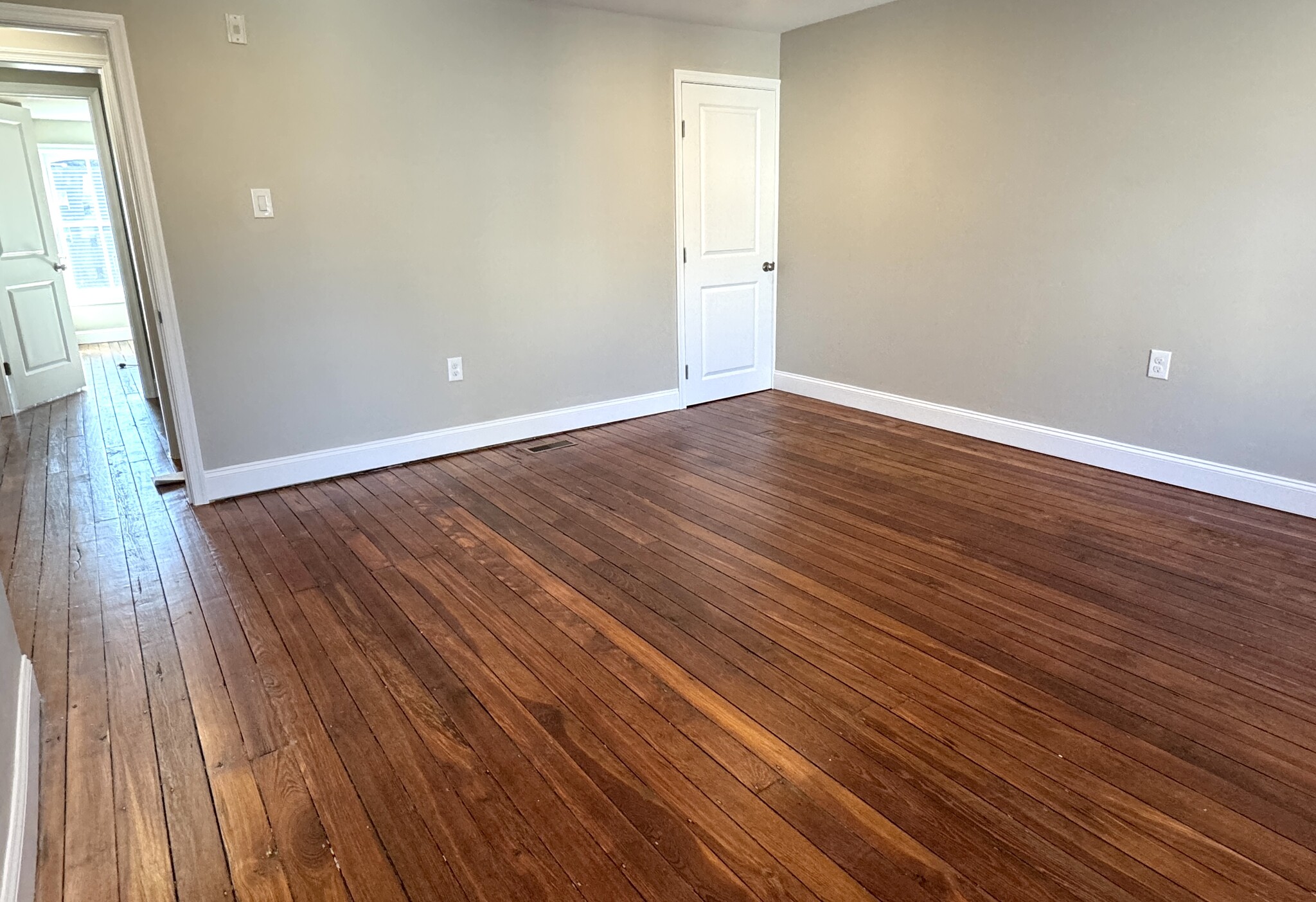 3rd bedroom showing closet - 4331 Main St