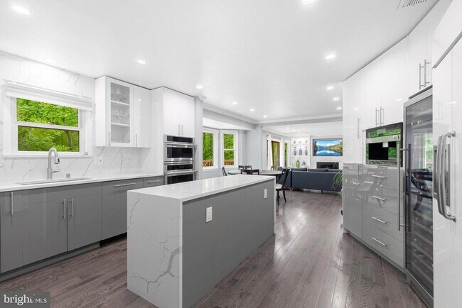 Building Photo - 820 Ridge Dr
