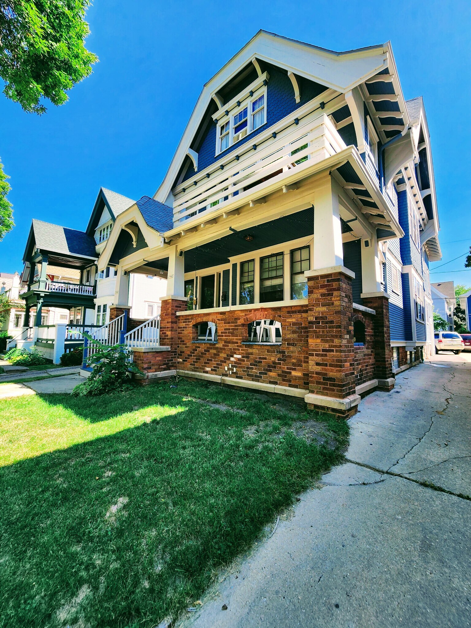 Building Photo - 2942 N Frederick Ave