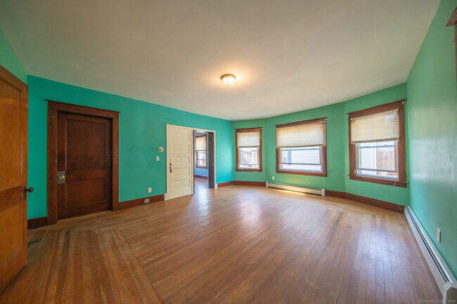 Building Photo - 32 Linnell St