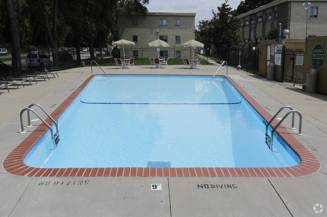 Outdoor Pool - Davern Park Apartments