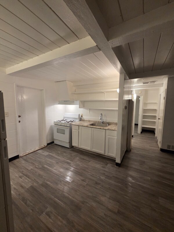 Building Photo - 11 E San Joaquin St