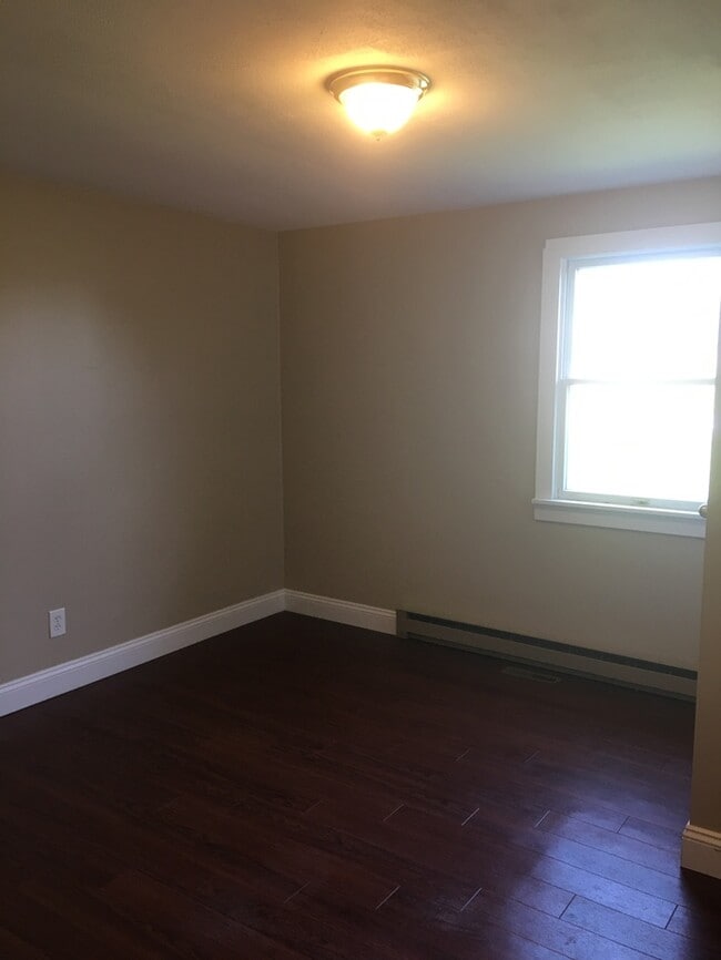 Building Photo - Cozy 3 bedroom 1.5 bath with 2 stall detached garage in country setting