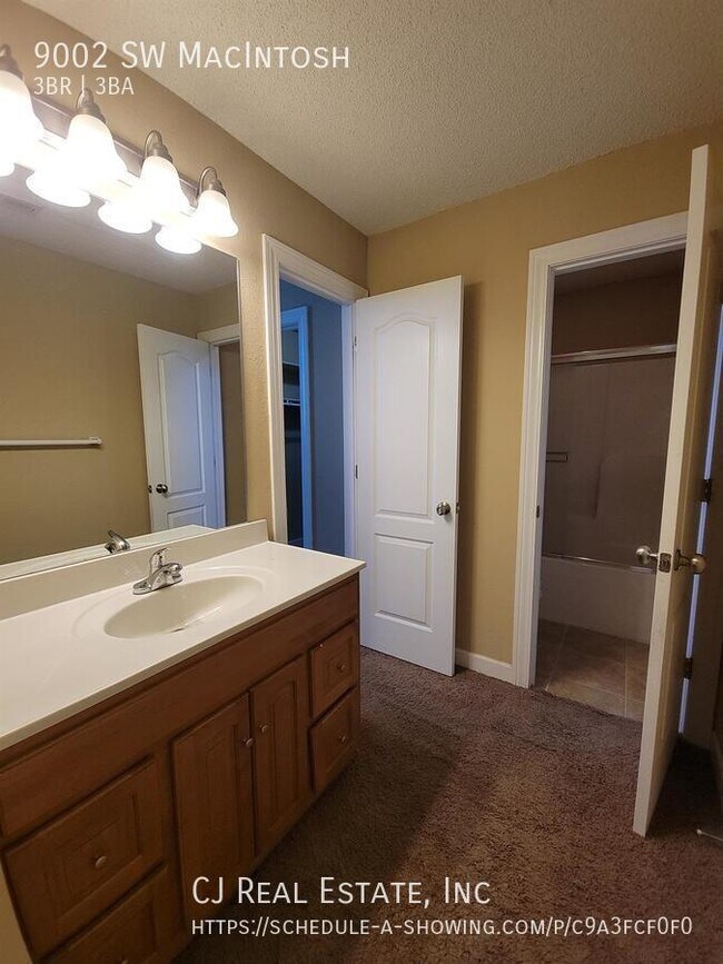 Building Photo - 9002 SW MacIntosh-